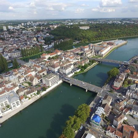 Apartament Le Petit Melun Zewnętrze zdjęcie